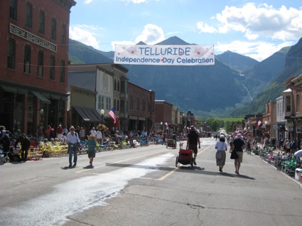 street with July 4th banner