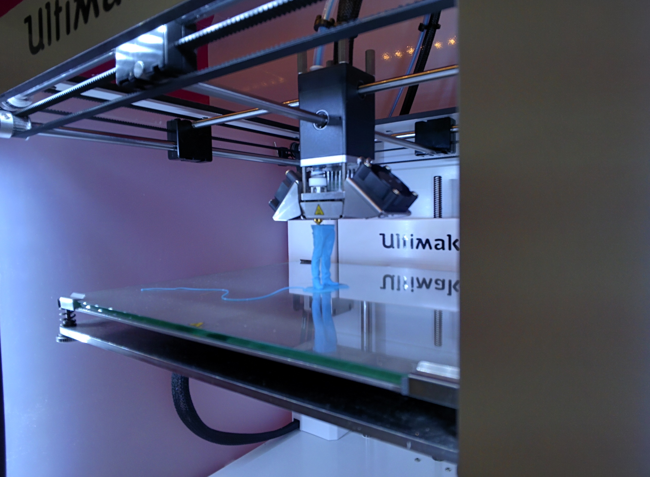 3D printer making a figurine